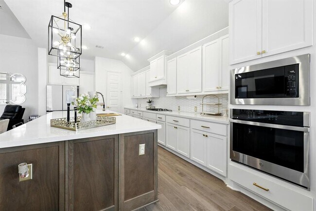 Building Photo - 5014 Mulberry Shrubs Ln