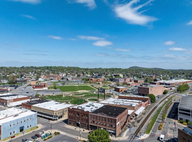 Building Photo - 220 Highland Ave