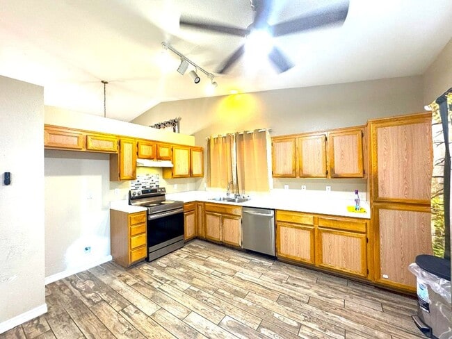 Building Photo - Beautiful Single Story House - OVERSIZED lot in the sought after Vail Ranch Community right in th...