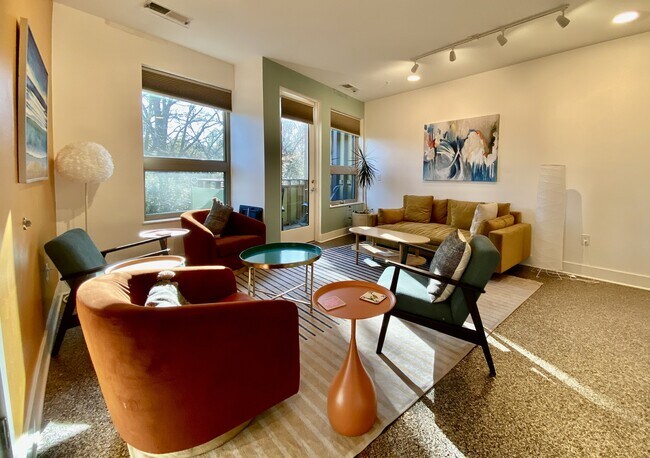 Building Photo - 610 Trent Dr