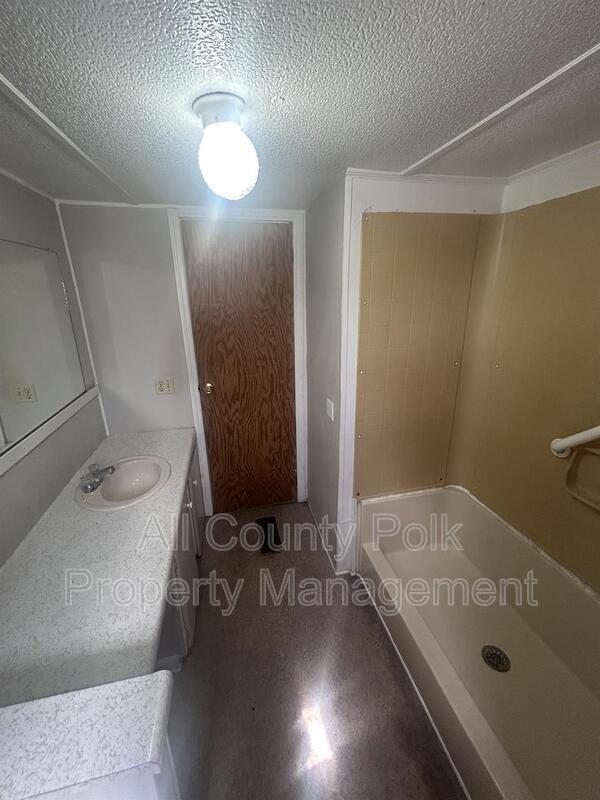 Building Photo - 2735 W 10th St