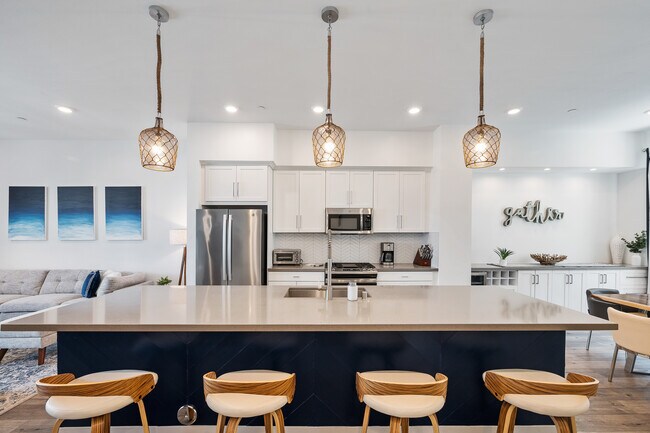 Building Photo - 281 W 8th St