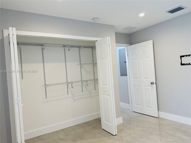 Building Photo - 1221 SW 76th Ct