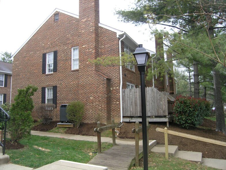 Building Photo - 2550 D S Arlington Mill Dr