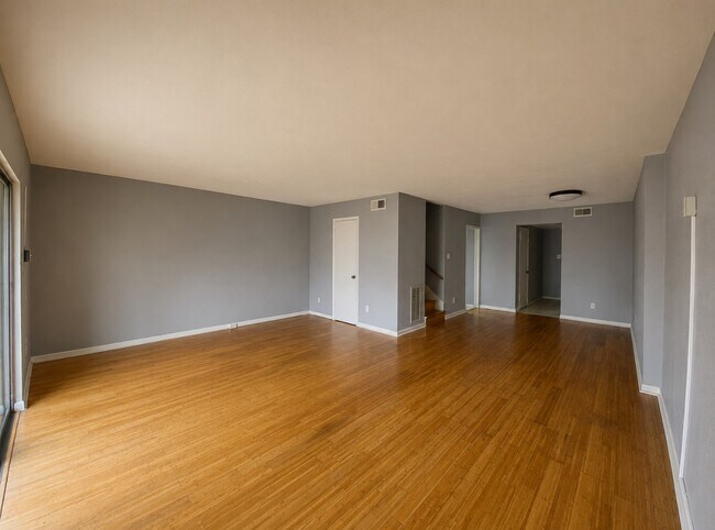 Building Photo - 7913 Grove Ridge Dr
