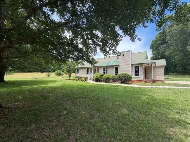 Building Photo - 5126 Hickory Grove Rd