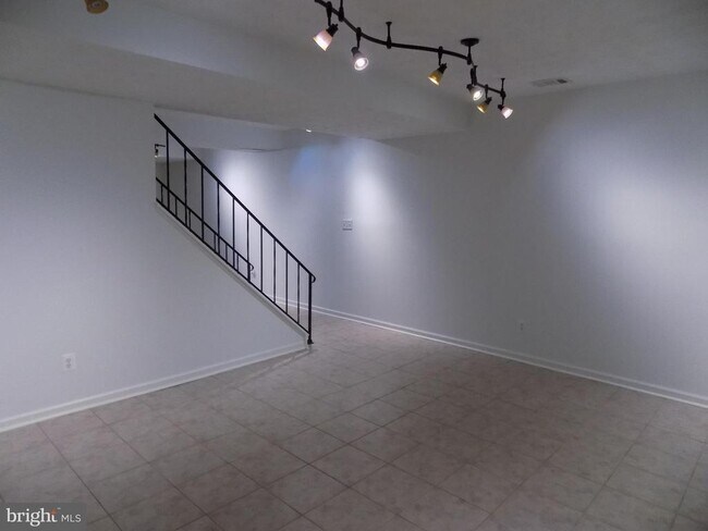 Building Photo - 313 Glenville Rd