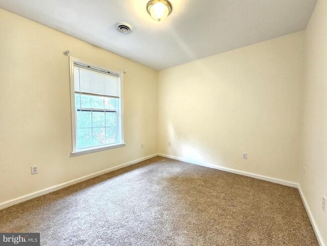 Building Photo - 1004 Granite Ct