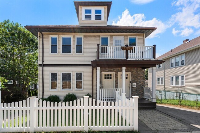 Building Photo - 574-576 Lagrange St