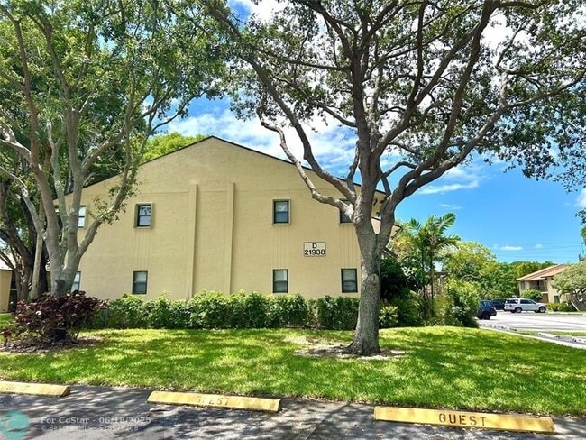 Building Photo - 21938 Remsen Terrace
