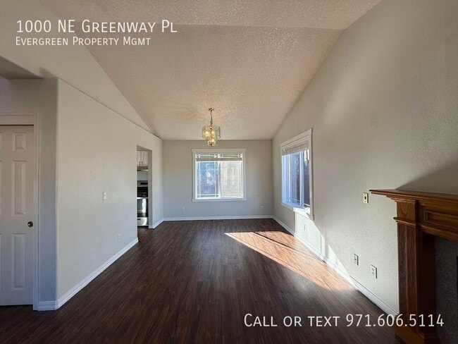 Building Photo - 1000 NE Greenway Pl