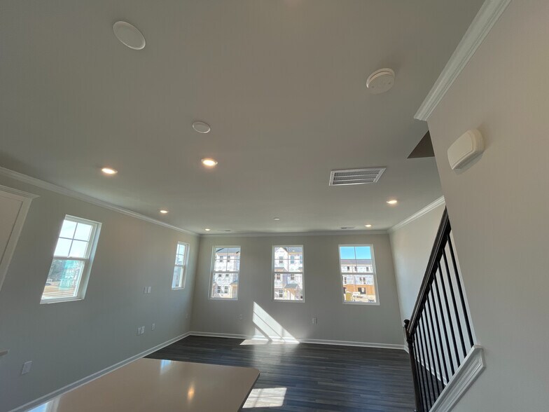 Building Photo - Room in Townhome on Chert Ln