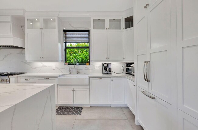 Building Photo - 832 SW 34th Ave