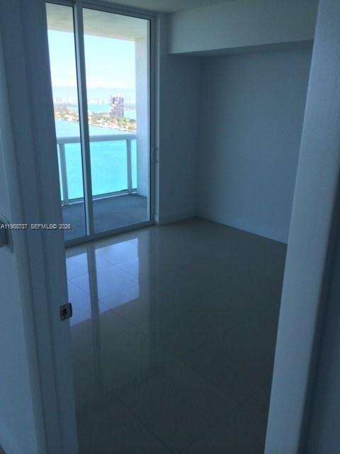 Building Photo - 1800 N Bayshore Dr