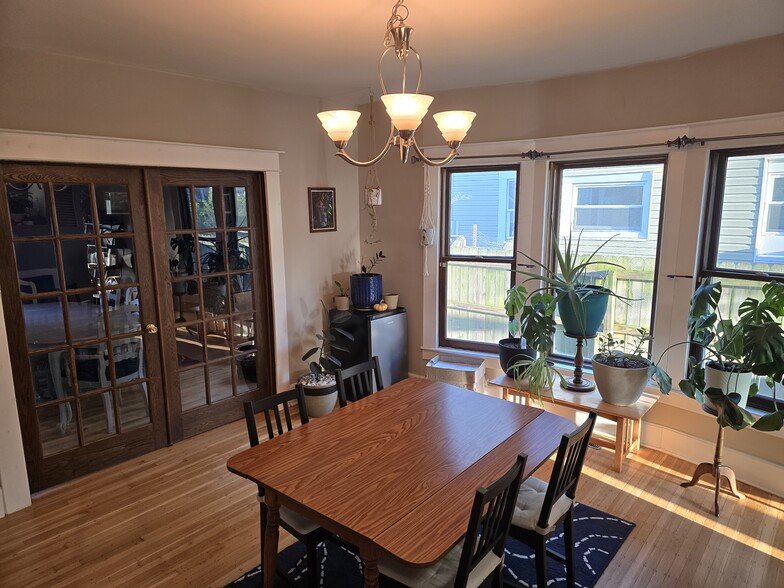 dining room w/french doors to bonus room - 407 N Arsenal Ave