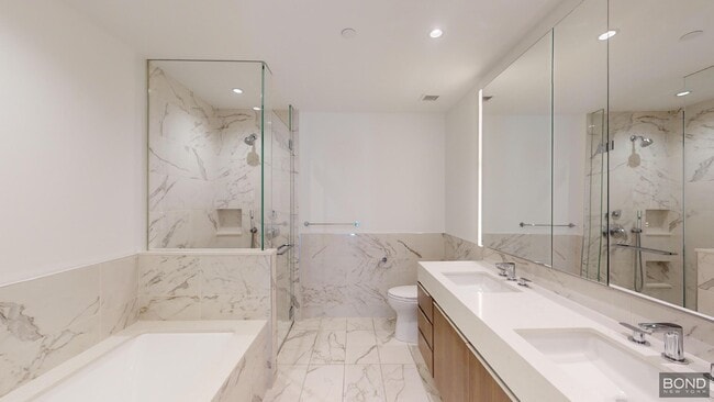 Building Photo - 400 W 61st St