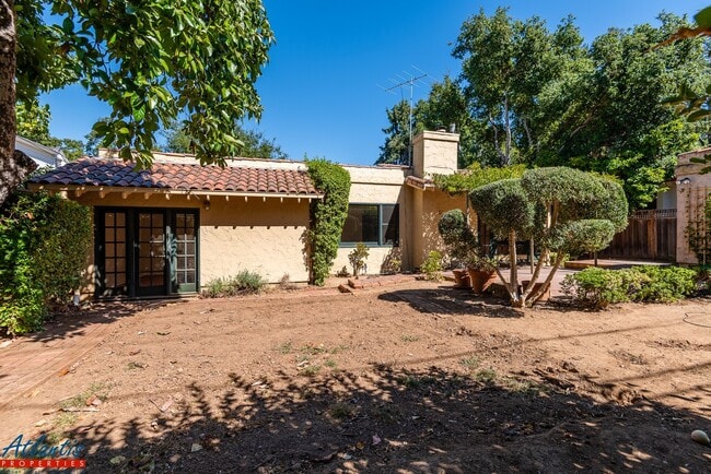 Building Photo - Charming Home | Spanish Architecture | Desirable Location