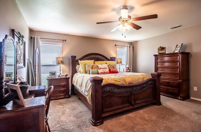 Building Photo - 3/2 in Frenship ISD: Appliances included!!!!