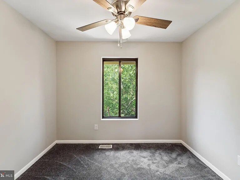 18Bed3rd - 2213 Christy Pl