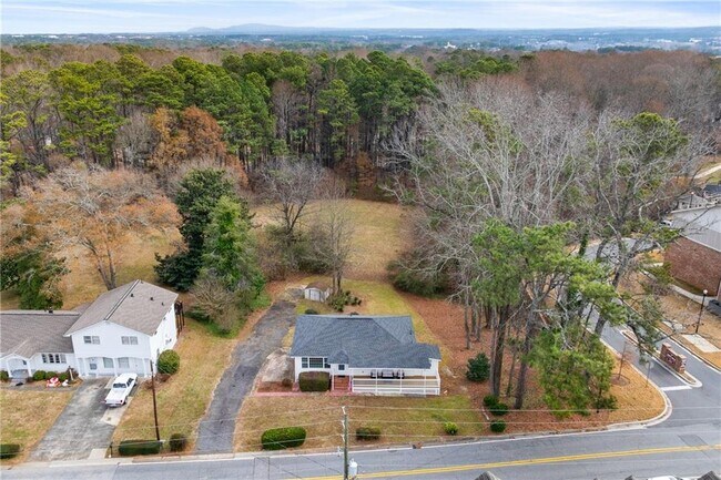 Building Photo - 2790 Sardis St