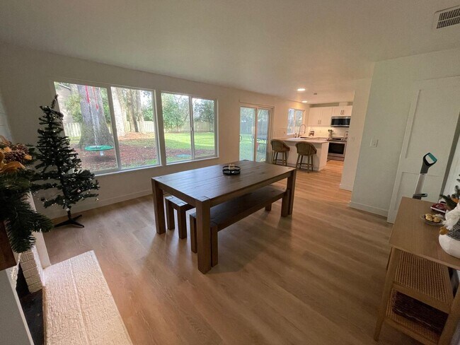 Building Photo - 13540 NE 190th Pl