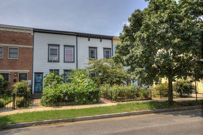 Building Photo - 1730 10th St NW