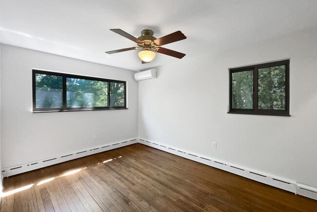 Building Photo - 2633 Hickory Ct