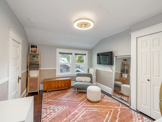 Building Photo - 423 W 17th Ave