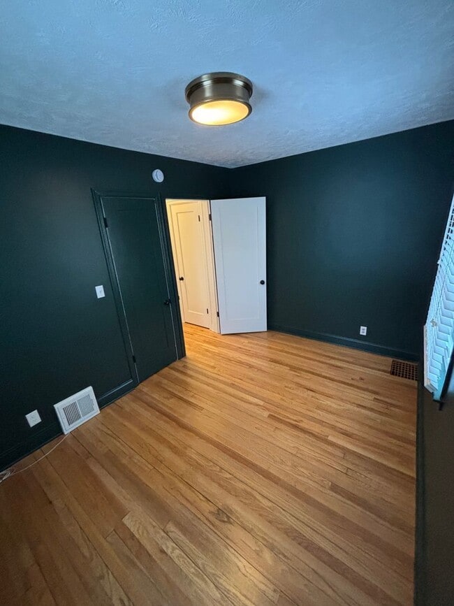 Building Photo - 709 Mulford Dr SE