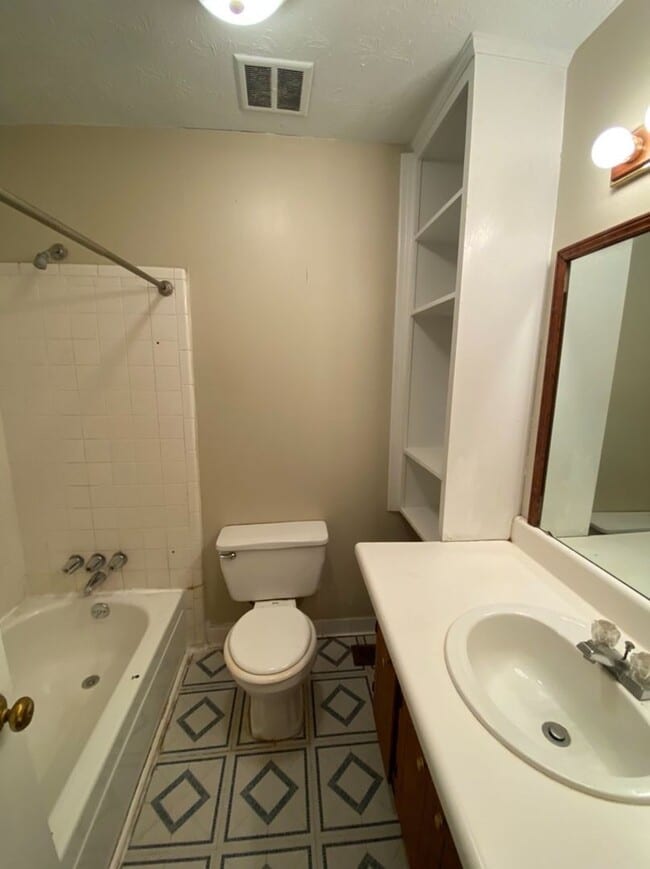 Building Photo - 1329 Montevallo Rd