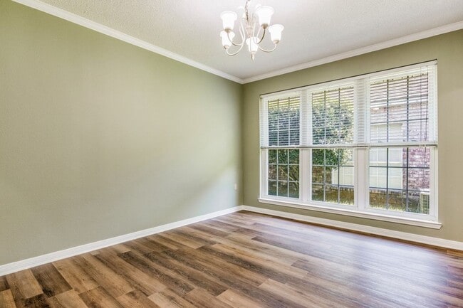 Building Photo - Great Home in the Tiger Point community of Champions Green!