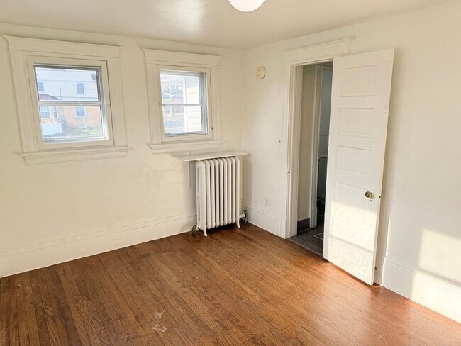 Building Photo - 411 W Washington Ave