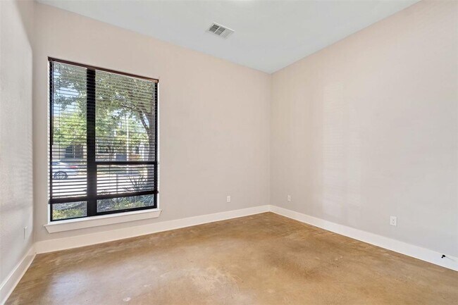 Building Photo - 908 Freewater Ln