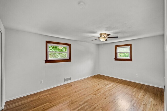 Building Photo - AVAILABLE AUGUST 1ST!! Gorgeous 3 BEDROOM ...