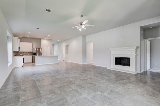 Building Photo - 208 Shoreview Dr