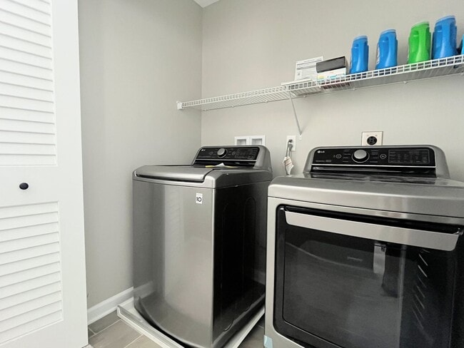 Building Photo - Stunning 4-Bed Single-Family Home For Rent in Amherst - Cherry Laurel Lane