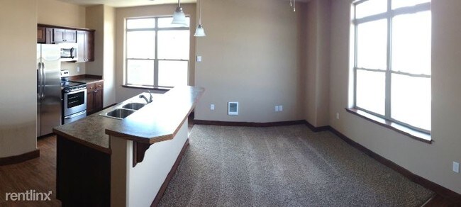 Building Photo - 2 br, 1 bath Condo - 2890 Overlook Blvd