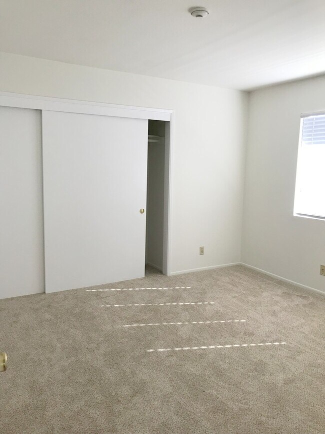 Building Photo - 1158 Cypress Ave
