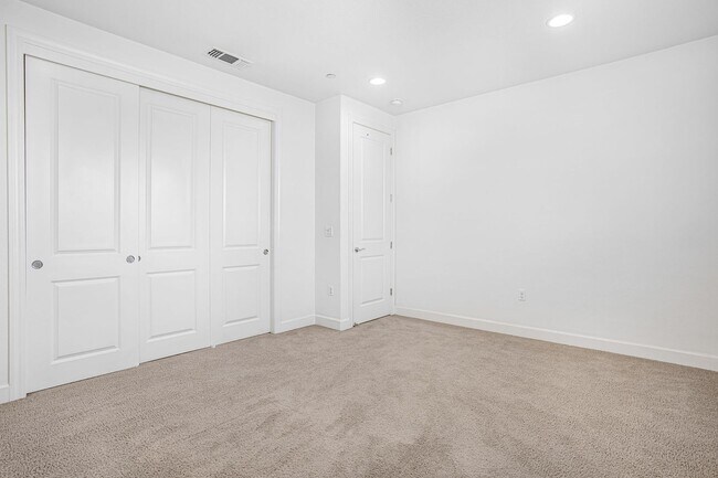 Building Photo - Charming 4BR/4BA Single-Family Home in Sou...