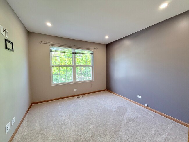 Building Photo - 239 Springbrook Trail S