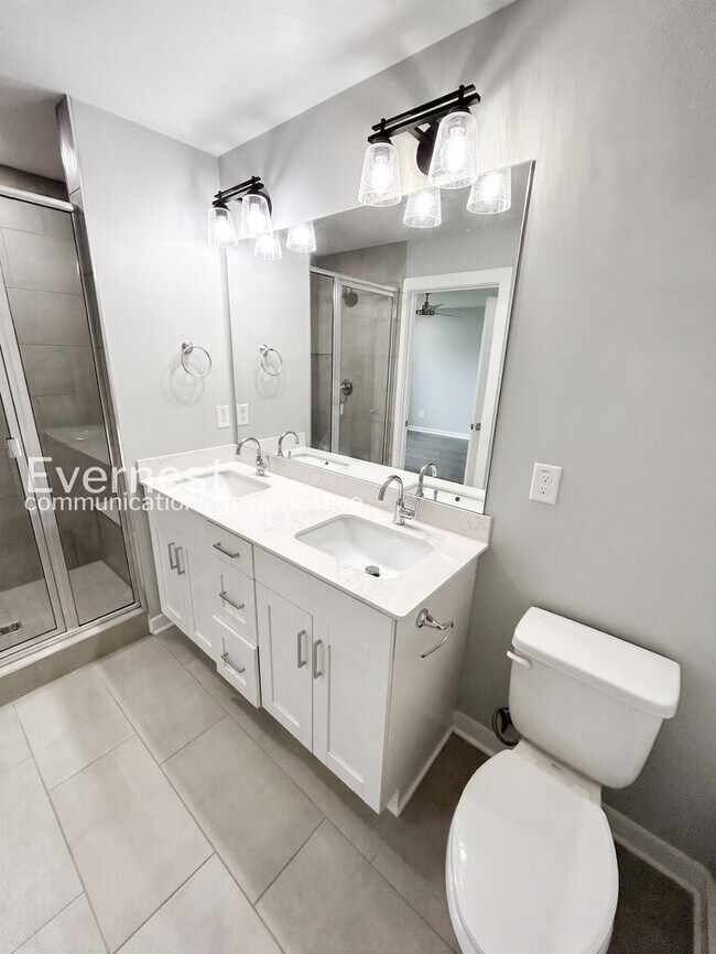 Building Photo - Limited Time Special Offer / 2 Bed/2.5 Bath Townhome with Off-Street Parking / Pet-Friendly / Ava...