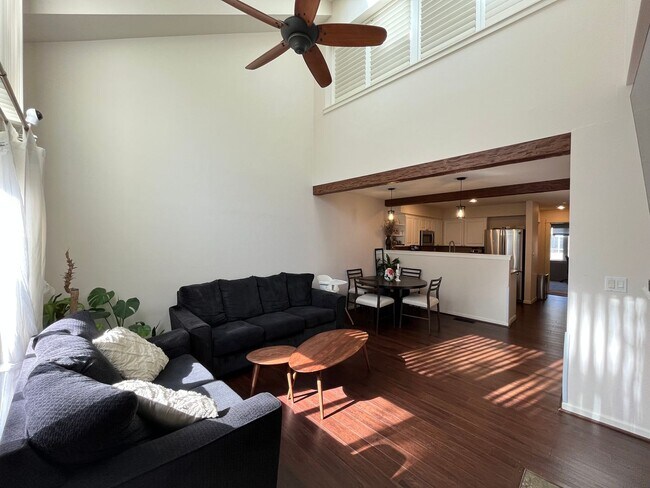 Building Photo - Incredible Forrest Park Townhome!! 2 bedroom, 2 bath, HUGE attached Garage!