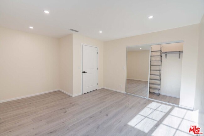 Building Photo - 9701 Wheatland Ave