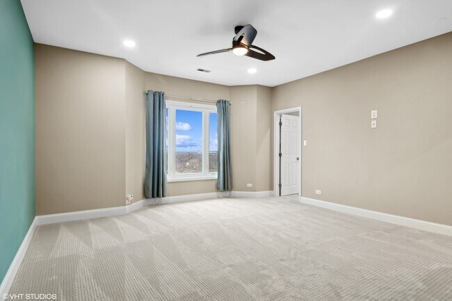 Building Photo - 1 Renaissance Pl