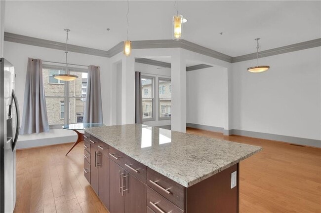 Building Photo - 745 Fountainhead Ln NE