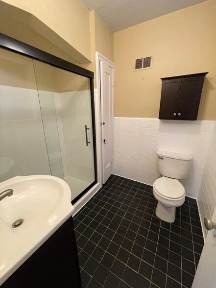 Primary Boathroom - 7943 Delmar Blvd
