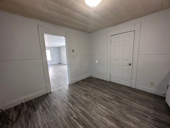 Building Photo - 610 Harmon-