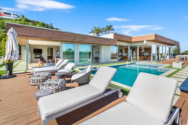 Building Photo - 1439 Devlin Dr