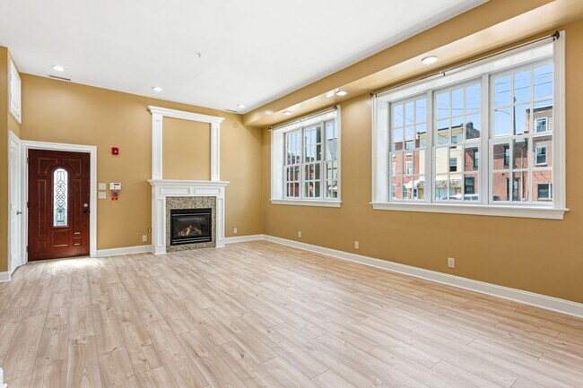 Building Photo - 2355 E York St