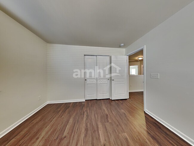 Building Photo - 8112 Hovingham Way